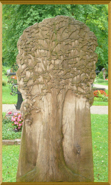 Grabmal aus Holz