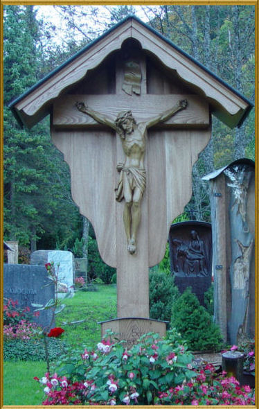 Schlichtes Holzkreuz mit Corpus