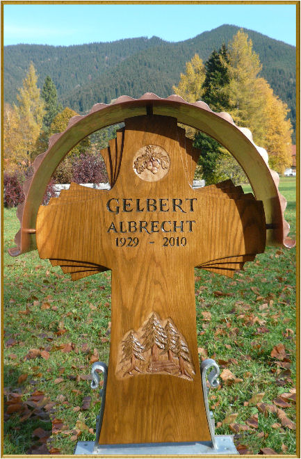 Holzkreuz ohne Corpus mit Kupferdach