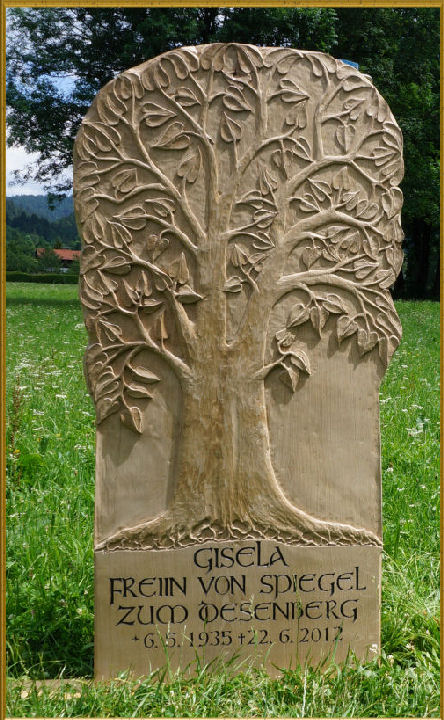 Grabmal mit Madonna im Strahlenkranz