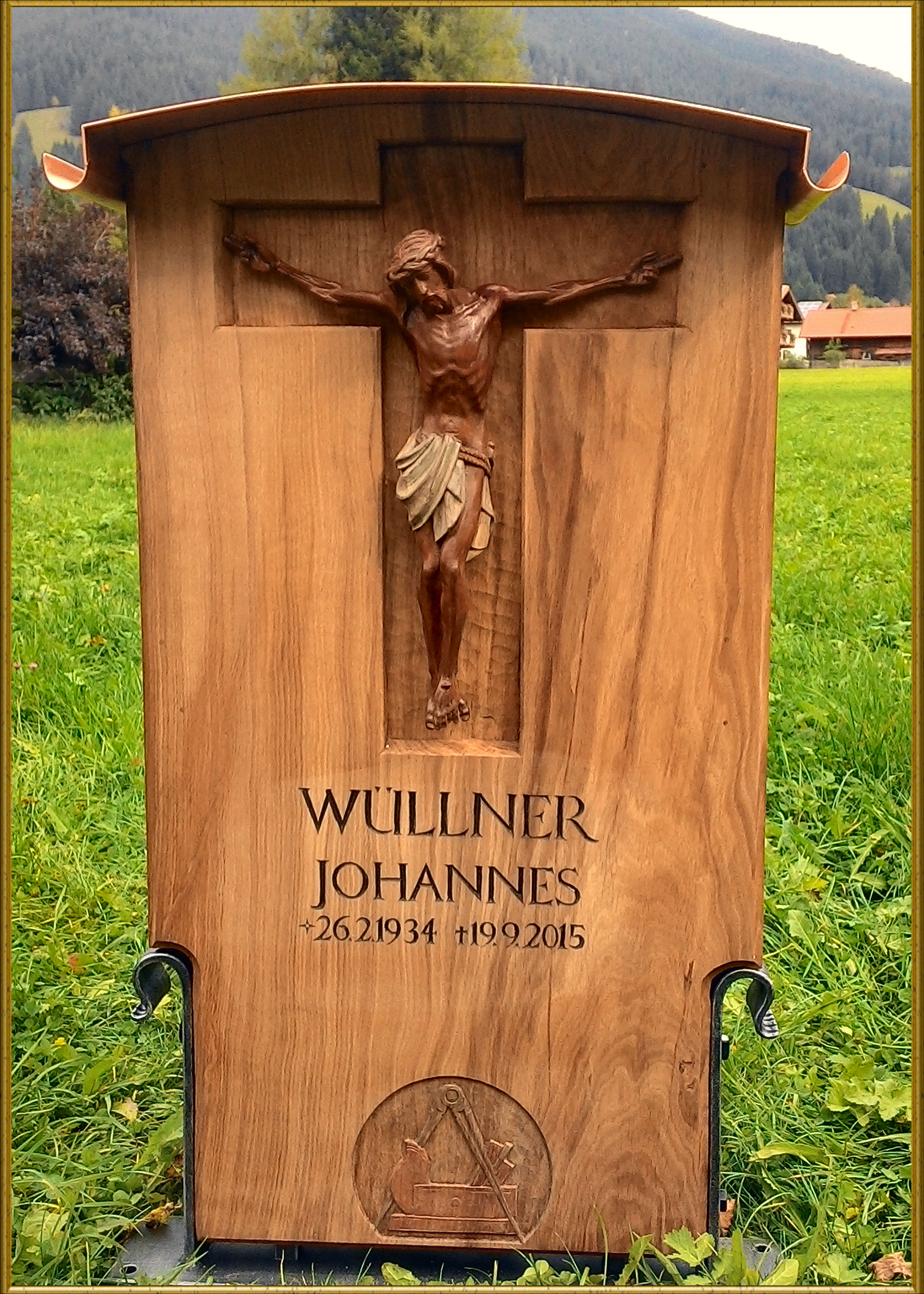 Grabmal mit Maria und Josef- als Relief
