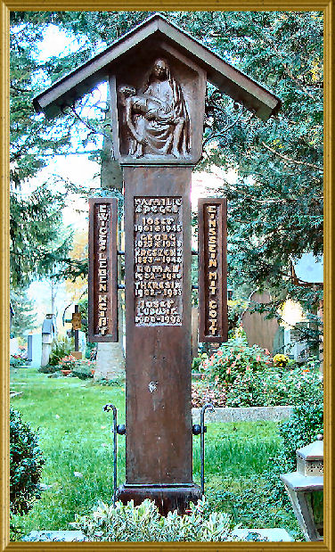 Grabmal mit Corpus als Relief